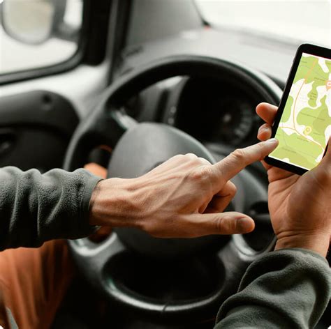 Zdjęcie przedstawiające partnera flotowego ARBEZ podczas przekazywania kluczy do przygotowanej taksówki