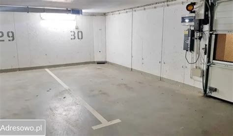 Zdjęcie przedstawiające akcję ratunkową w garażu podziemnym