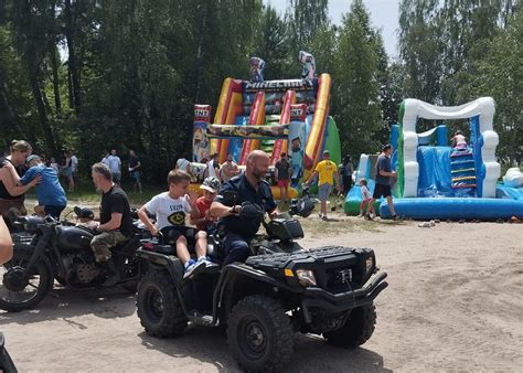 Rodzinny piknik służb mundurowych z pokazami sprzętu i atrakcjami dla dzieci