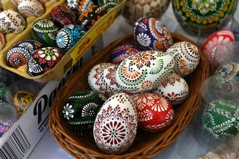 tradycyjne polskie pisanki, palemki wielkanocne i rękodzieło