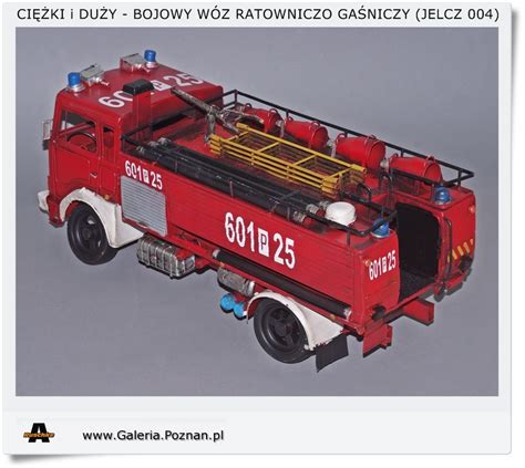 Różne modele podwozi samochodów strażackich (np. Mercedes Atego, MAN TGM).