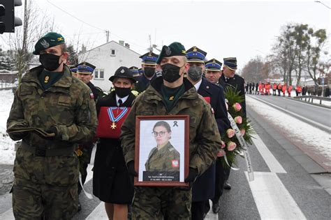 Portrety zmarłych strażaków OSP Czernikowo, Jana Kwiatkowskiego i Eweliny Marchlewskiej