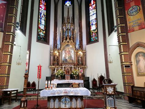 Zdjęcie ołtarza głównego w kościele św. Mikołaja i Matki Bożej w Lesznie