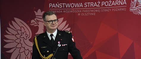 Piotr Średnicki, naczelnik wydziału kontrolno-rozpoznawczego mazowieckiej straży pożarnej, omawia zasady bezpieczeństwa
