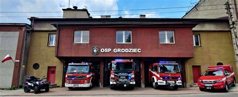 Infografika przedstawiająca historię Orkiestry Dętej OSP Tąpkowice z zaznaczonymi kluczowymi datami i osiągnięciami.