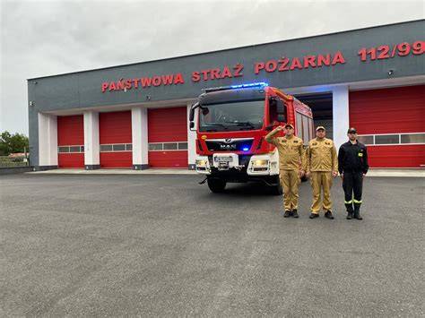 Tematyczne zdjęcie strażaków PSP i OSP podczas wspólnej akcji ratowniczej