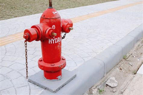 Map showing optimal placement of external hydrants relative to buildings and roads