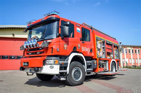 zdjęcie ciężkiego samochodu ratowniczo-gaśniczego GCBA 5/32 na podwoziu Scania P400