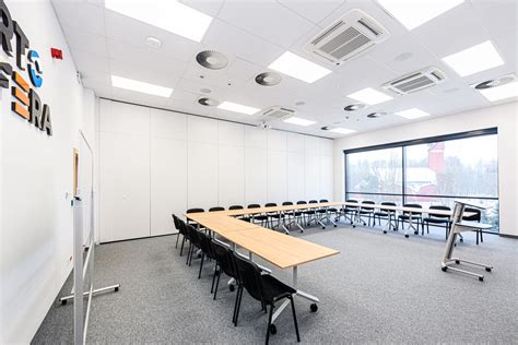 Przykładowa sala konferencyjna w Centrum 4 Żywioły z wyjściem do ogrodu