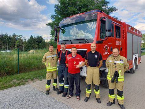 Zasłużony strażak odbierający odznaczenie OSP