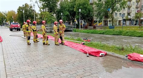 symulacja wypadku komunikacyjnego, strażacy i żołnierze WOT