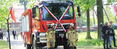 Zdjęcie przekazania nowego samochodu ratowniczo-gaśniczego GCBA MAN dla OSP Chlewiska