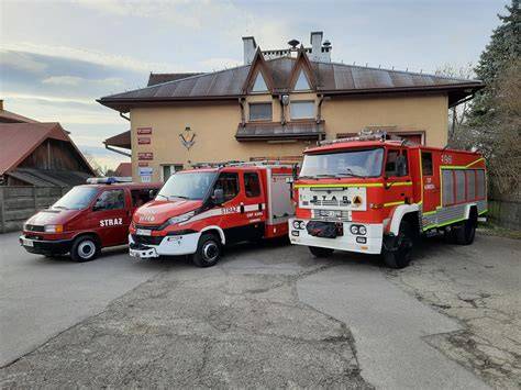 Zdjęcie nowoczesnych pojazdów ratowniczych OSP Szczepańcowa