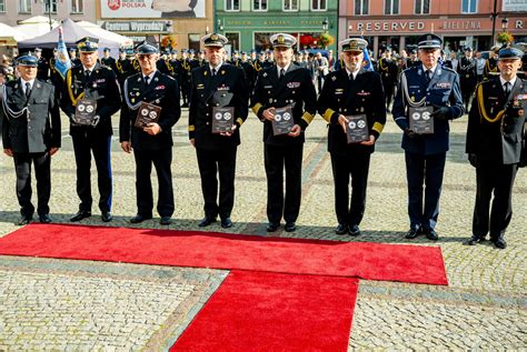Zdjęcie przedstawiające kolekcję historycznych sztandarów OSP z Bydgoszczy w muzeum.