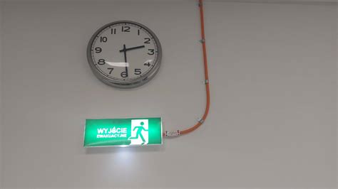 Przykład oprawy oświetlenia ewakuacyjnego ze znakiem