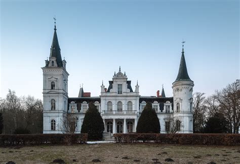 pałac w Posadowie po pożarze