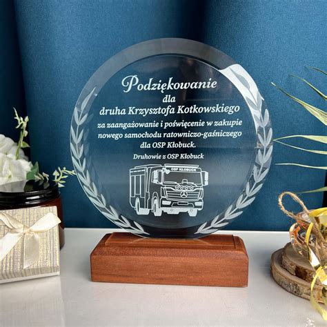 przykładowy projekt zaproszenia na emeryturę dla strażaka z motywami strażackimi