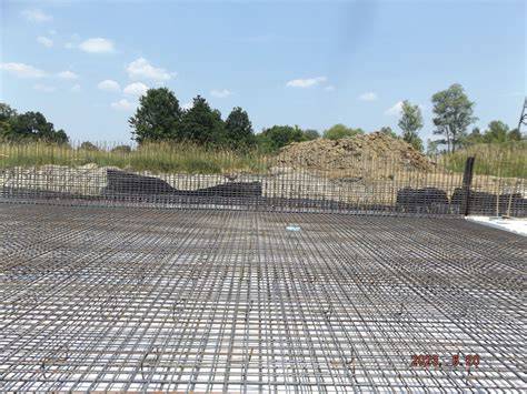 zdjęcie dystansów zbrojeniowych przed betonowaniem