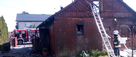 zdjęcie zgliszczy po pożarze budynku mieszkalnego