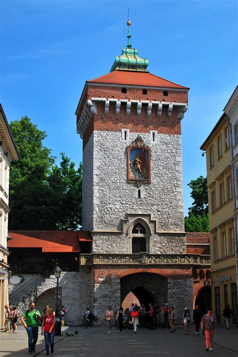 Brama Floriańska w Krakowie lub inny zabytek z wapienia