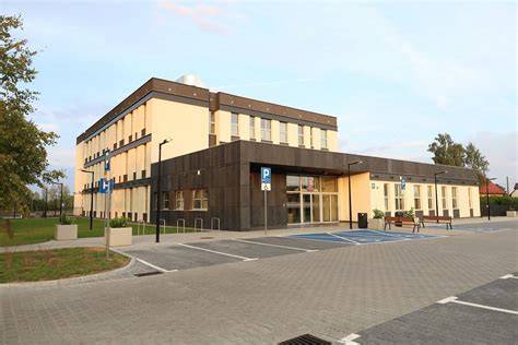 Zdjęcie przedstawiające budynek sądu lub symboliczną grafikę sprawiedliwości