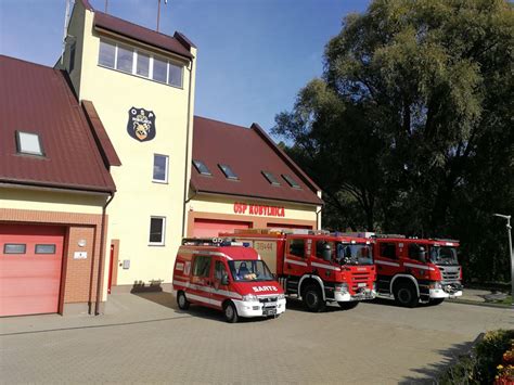 Zdjęcie czerwonego samochodu Łada-Niwa OSP Kobylnica
