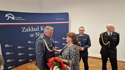 zdjęcie z uroczystości pożegnania komendanta Andrzeja Wysokińskiego w Rawiczu