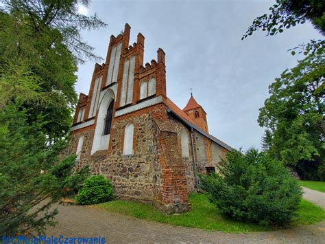 Zdjęcie historycznego kościoła lub dworu w Papowie Toruńskim