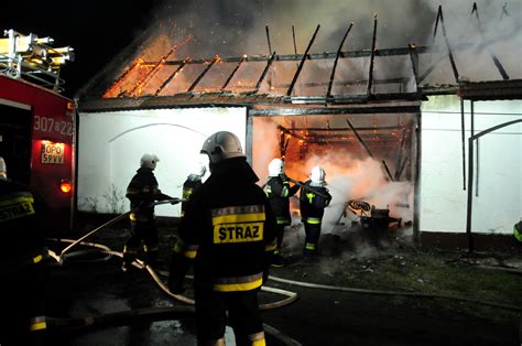 straż pożarna walcząca z ogniem w trudnych warunkach terenowych i pogodowych