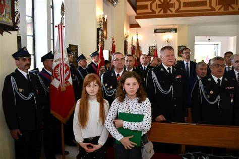 Zdjęcie przedstawiające obecny stan remizy OSP Pstroszyce Pierwsze i świetlicy wiejskiej, wskazujące na potrzebę remontu