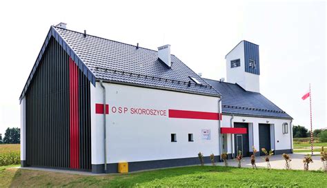 Zdjęcie przedstawiające budynek remizy OSP w Górkach Podkarpackich lub akcję szkoleniową strażaków