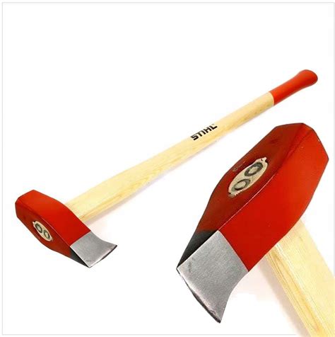 Zdjęcie bosaka ciężkiego strażackiego z widocznym hakiem, grotem i miejscem na stylisko.