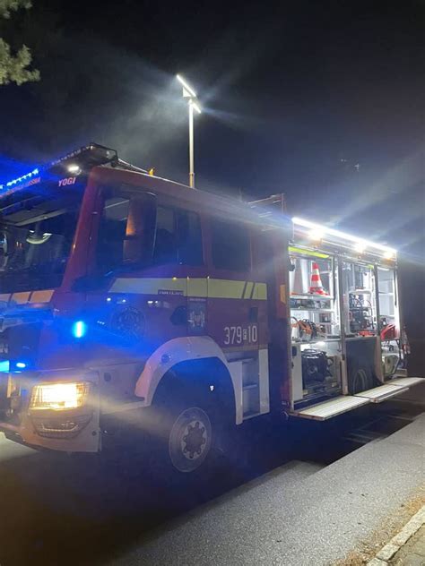 Zdjęcie przedstawiające wnętrze remizy OSP Kęszyca Leśna podczas zebrania