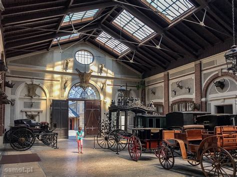 zdjęcie zabytkowego powozu z kolekcji wozowni w Łańcucie