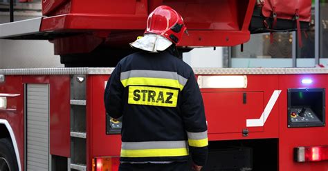 zdjęcie Sima strażaka gaszącego pożar