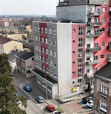 Zdjęcie przedstawiające rozległe pogorzelisko tartaku i budynków mieszkalnych w Szybowicach
