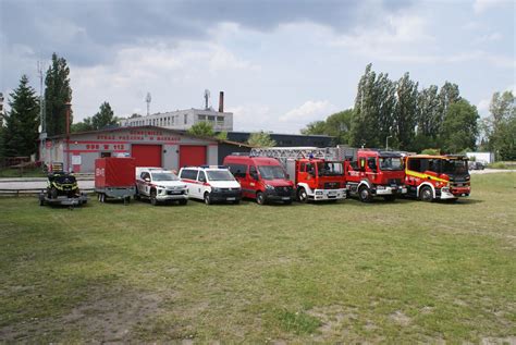 Zdjęcie przedstawiające ceremonię wręczenia listów gratulacyjnych w OSP Olsztyn-Gutkowo