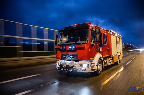 Zdjęcie nowego samochodu ratowniczo-gaśniczego Renault D16 4x2 GBA-Rt dla KM PSP Olsztyn