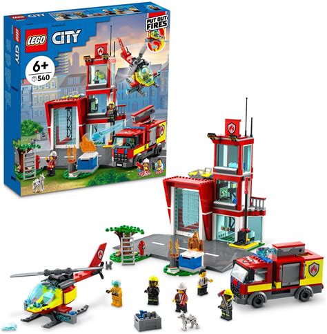 Zdjęcie zestawu klocków LEGO City 60320 Remiza Strażacka z minifigurkami i pojazdami