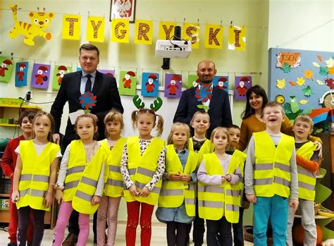 zdjęcie dzieci biorących udział w konkursie Bezpieczny Przedszkolak