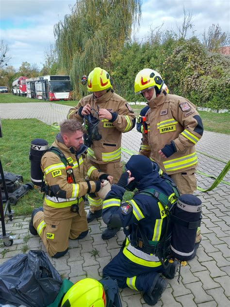 zdjęcie strażaków OSP w trakcie szkolenia