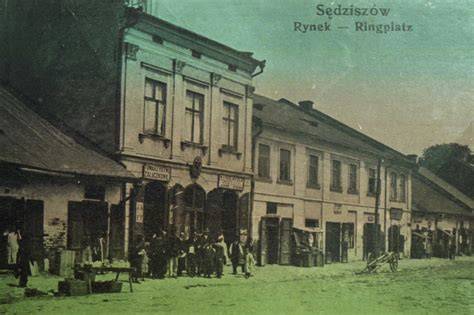 Fotografia strażaków ze Skulska w historycznych mundurach z okresu międzywojennego