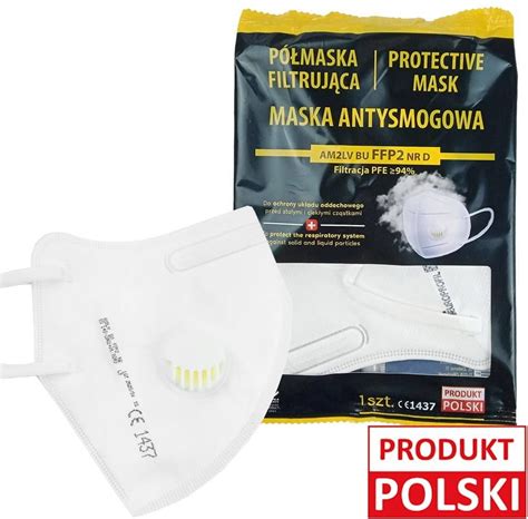Zdjęcie ludzi noszących maski antysmogowe w dymie