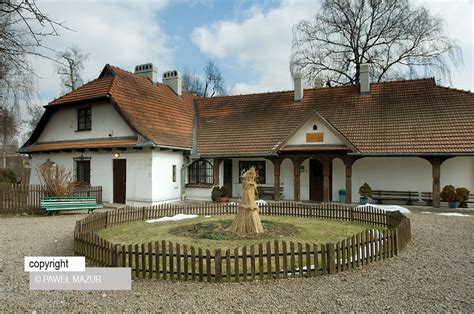 Zewnętrzny widok dworku Rydlówka w Bronowicach Małych