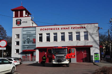 Zdjęcie przedstawiające budynek Ochotniczej Straży Pożarnej w Dobryninie