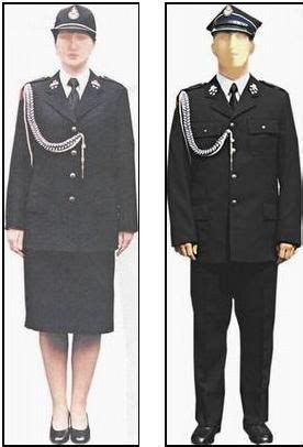 infografika przedstawiająca męski i damski mundur strażacki galowy