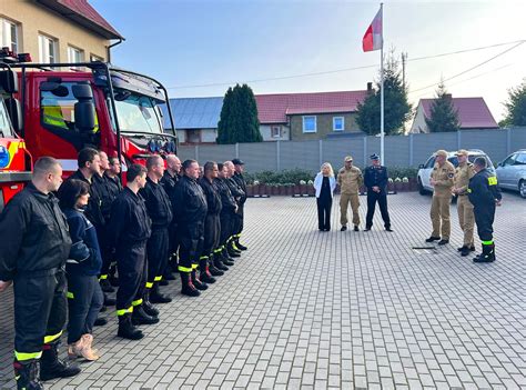 Zdjęcie Joachima Brudzińskiego podczas spotkania ze strażakami OSP