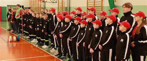 zdjęcie drużyny strażackiej z Lubania podczas zawodów sportowo-pożarniczych