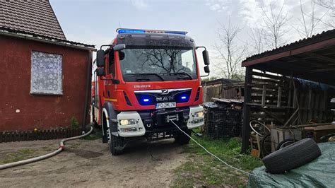 Zdjęcie spalonego garażu w Zielonkach lub strażaków w akcji