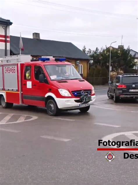 Zdjęcie czerwonego Mercedesa „Dziadka” z OSP Rydułtowy